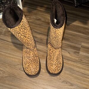 Ugg Leopard Print Women's Boots Sz 9 brown/goldish in EUC